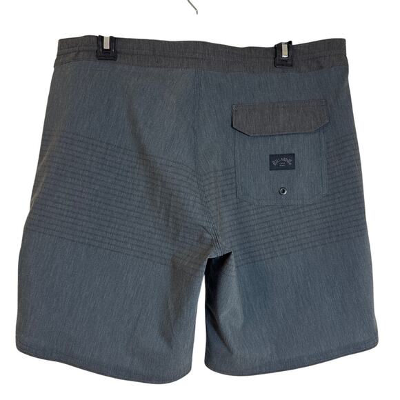 NWT Men’s Billabong Low Tide Board Shorts 34 Mid Length Gray Shorts With Pockets - Picture 2 of 6